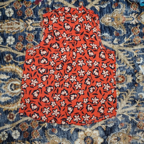 Who What Wear Red Sleeveless Blouse with Mandarin Collar - Picture 6 of 8